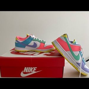 Nike Dunk Low SE. Easter Candy.